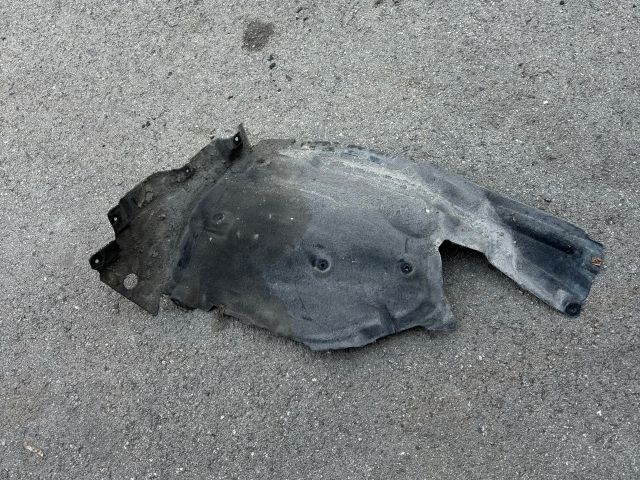 bontott BMW 5 F10 Bal első Hátsó Dobbetét (Kerékjárati, Műanyag)