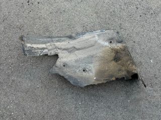 bontott BMW 5 F10 Bal első Hátsó Dobbetét (Kerékjárati, Műanyag)