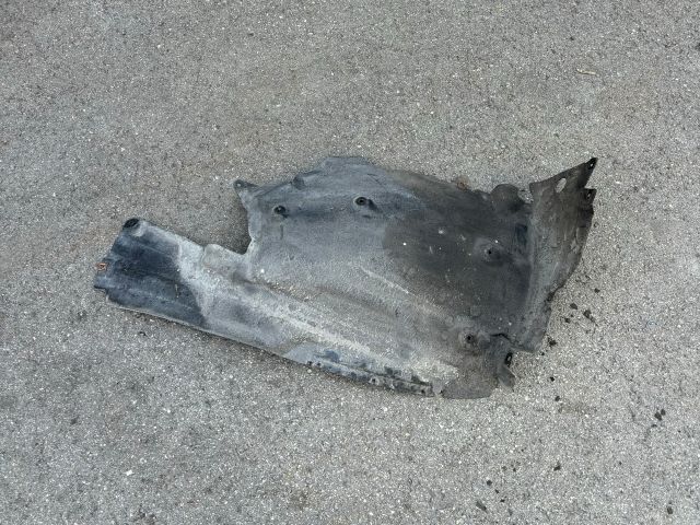 bontott BMW 5 F10 Bal első Hátsó Dobbetét (Kerékjárati, Műanyag)