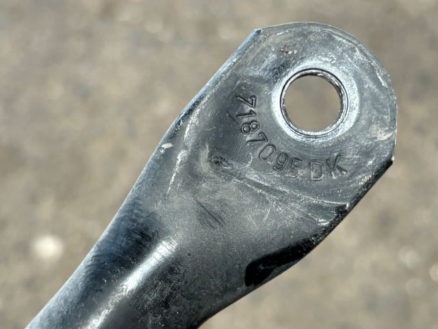 bontott BMW 5 F10 Bal első Lökhárító Merevítő Tartó (Fém)