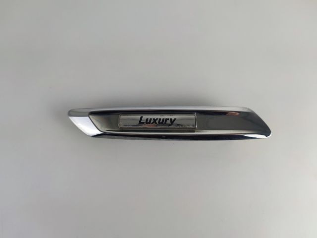 bontott BMW 5 F10 Bal első Sárvédő Díszléc