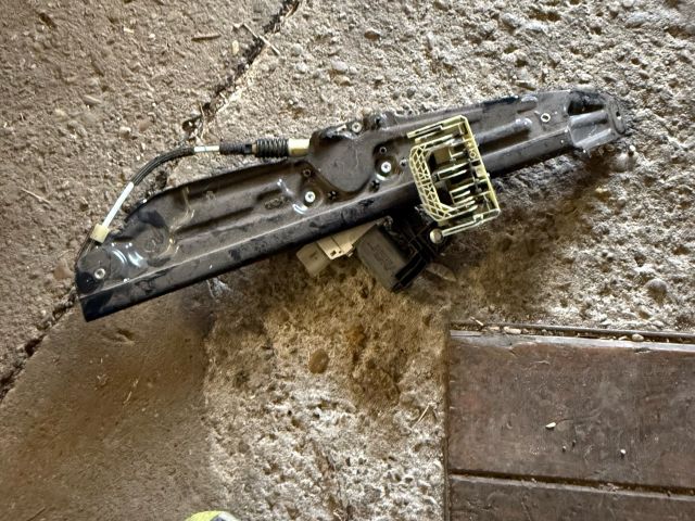 bontott BMW 5 F10 Bal hátsó Ablakemelő Szerkezet (Elektromos)