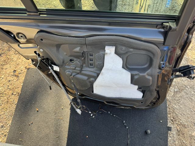 bontott BMW 5 F10 Bal hátsó Ajtó (Részeivel)