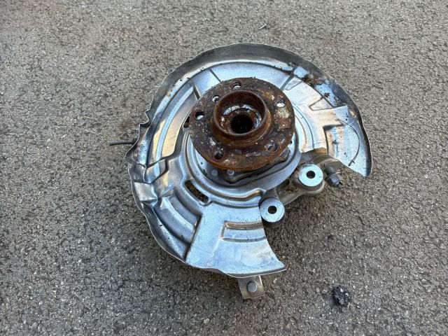 bontott BMW 5 F10 Bal hátsó Csonkállvány Kerékaggyal