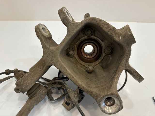 bontott BMW 5 F10 Bal hátsó Csonkállvány Kerékaggyal