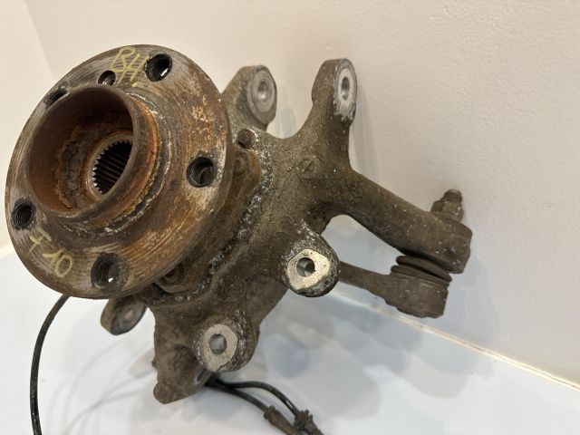 bontott BMW 5 F10 Bal hátsó Csonkállvány Kerékaggyal