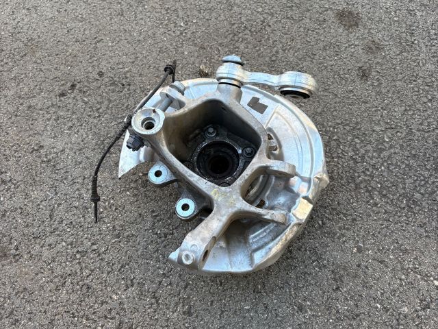 bontott BMW 5 F10 Bal hátsó Csonkállvány Kerékaggyal