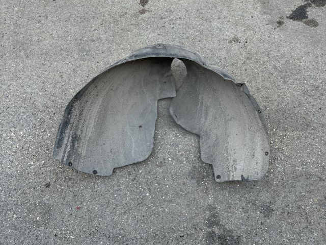 bontott BMW 5 F10 Bal hátsó Dobbetét (Kerékjárati, Műanyag)