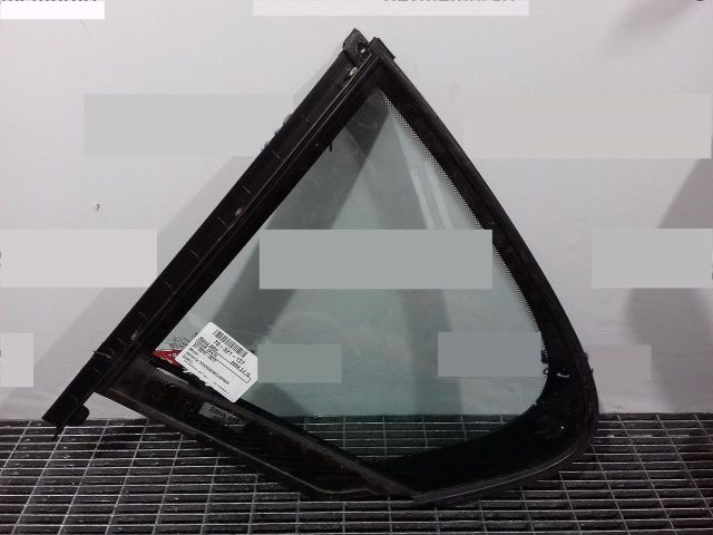 bontott BMW 5 F10 Bal hátsó Fixüveg (Ajtóban)