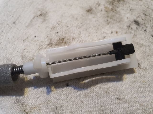 bontott BMW 5 F10 Bal hátsó Kilincs Bowden