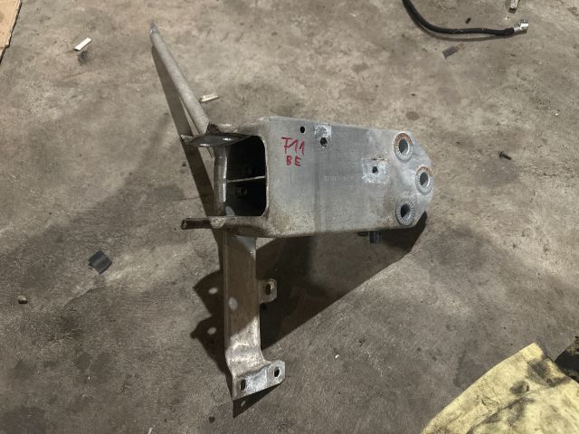 bontott BMW 5 F10 Bal Lökhárító Tartó Nyúlványvég