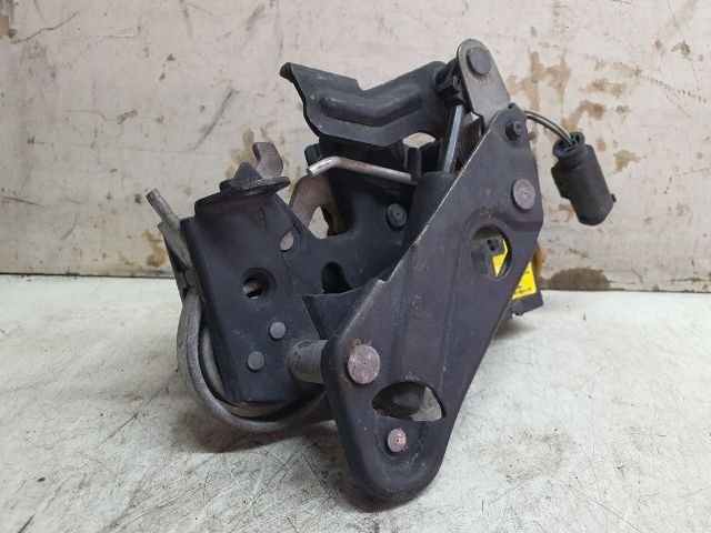 bontott BMW 5 F10 Bal Motorháztető Zárszerkezet