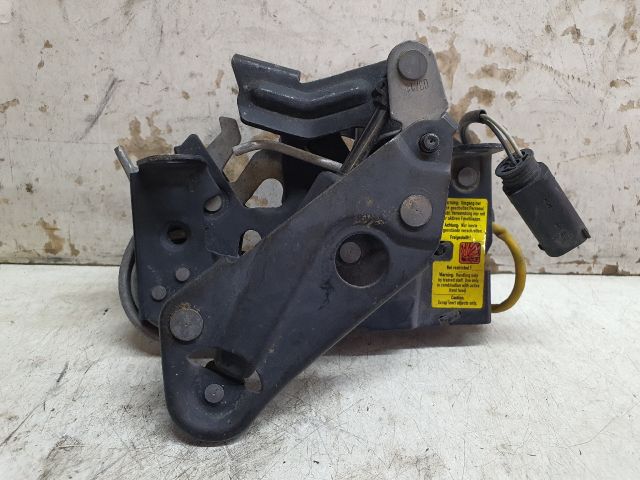 bontott BMW 5 F10 Bal Motorháztető Zárszerkezet