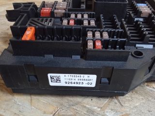 bontott BMW 5 F10 Biztosítéktábla Csomagtér