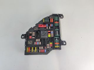 bontott BMW 5 F10 Biztosítéktábla Csomagtér