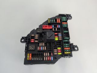 bontott BMW 5 F10 Biztosítéktábla Csomagtér