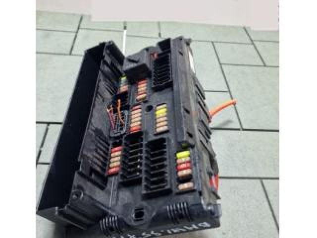 bontott BMW 5 F10 Biztosítéktábla Csomagtér