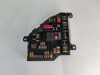 bontott BMW 5 F10 Biztosítéktábla Csomagtér