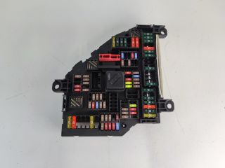 bontott BMW 5 F10 Biztosítéktábla Csomagtér