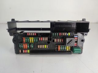 bontott BMW 5 F10 Biztosítéktábla Utastér