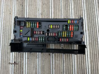 bontott BMW 5 F10 Biztosítéktábla Utastér