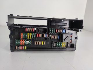 bontott BMW 5 F10 Biztosítéktábla Utastér