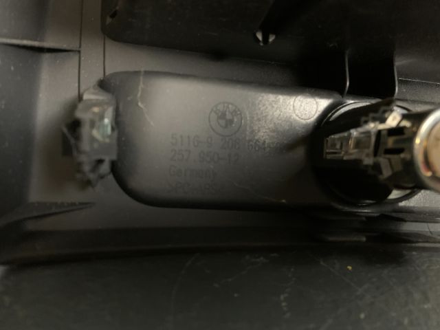 bontott BMW 5 F10 Csomagtér Szivargyújtó Aljzat