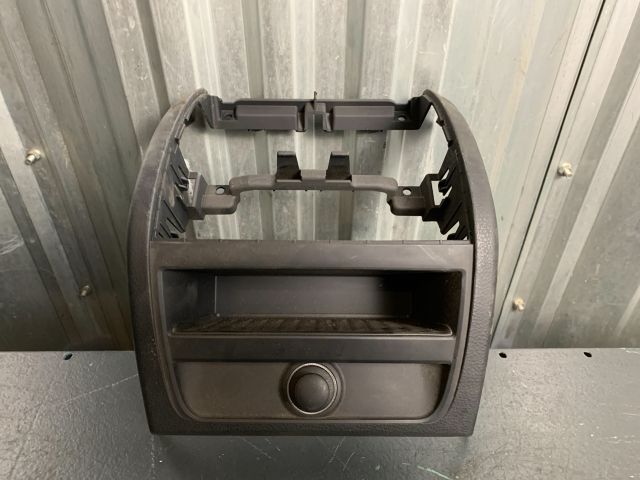 bontott BMW 5 F10 Csomagtér Szivargyújtó Aljzat