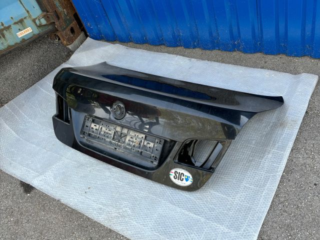 bontott BMW 5 F10 Csomagtérajtó (Üres lemez)