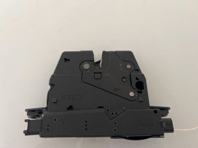 bontott BMW 5 F10 Csomagtérajtó Zárszerkezet