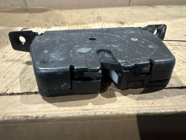 bontott BMW 5 F10 Csomagtérajtó Zárszerkezet