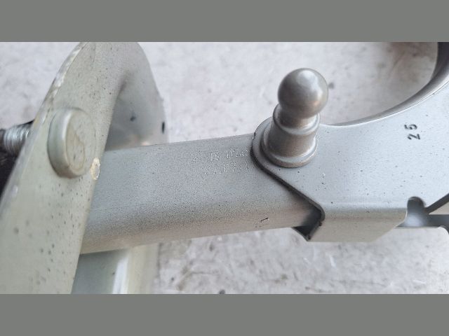 bontott BMW 5 F10 Csomagtérajtó Zsanér