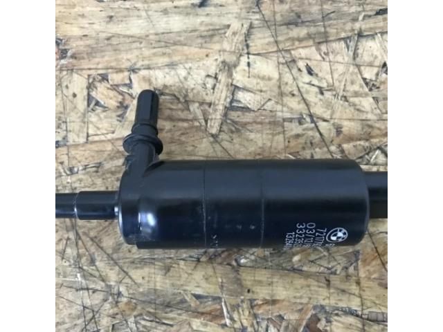 bontott BMW 5 F10 Első Ablakmosó Szivattyú