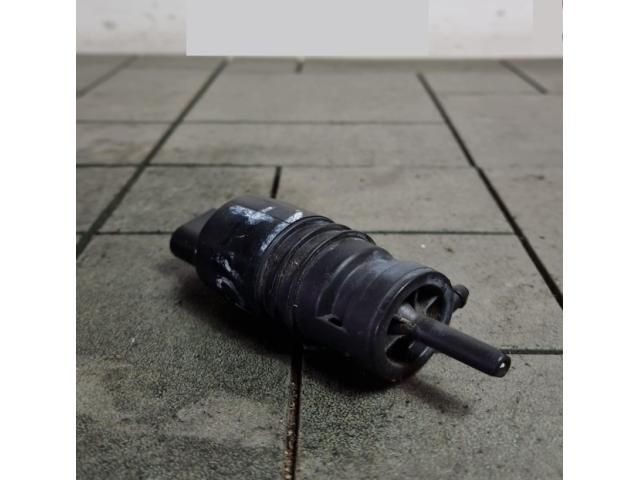 bontott BMW 5 F10 Első Ablakmosó Szivattyú