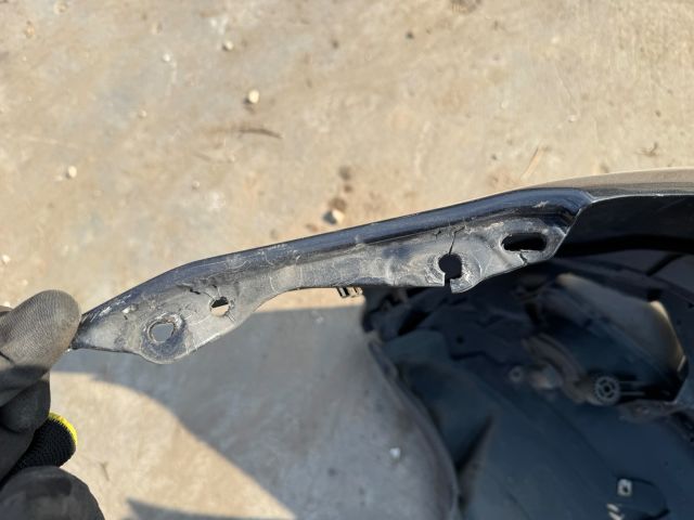 bontott BMW 5 F10 Első Lökhárító (Részeivel)