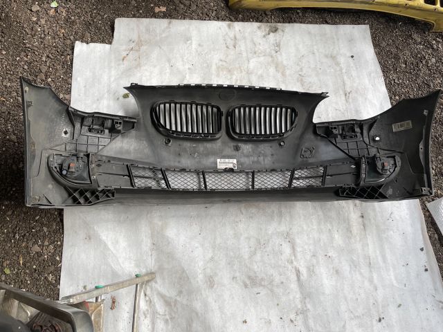 bontott BMW 5 F10 Első Lökhárító (Részeivel)