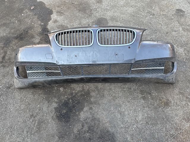 bontott BMW 5 F10 Első Lökhárító (Részeivel)