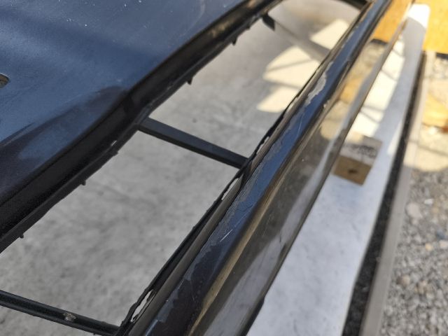 bontott BMW 5 F10 Első Lökhárító (Részeivel)