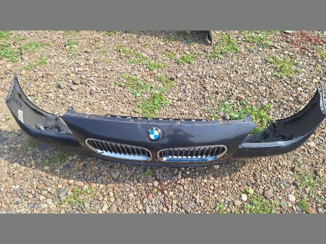 bontott BMW 5 F10 Első Lökhárító (Részeivel)