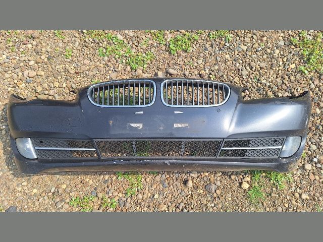 bontott BMW 5 F10 Első Lökhárító (Részeivel)