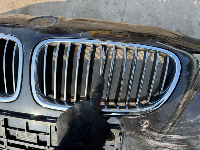 bontott BMW 5 F10 Első Lökhárító (Részeivel)