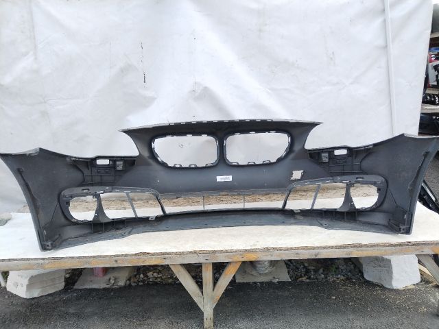 bontott BMW 5 F10 Első Lökhárító (Üresen)