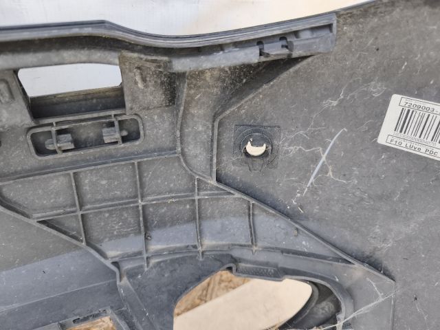 bontott BMW 5 F10 Első Lökhárító (Üresen)