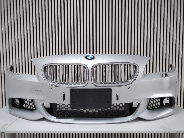 bontott BMW 5 F10 Első Lökhárító (Üresen)