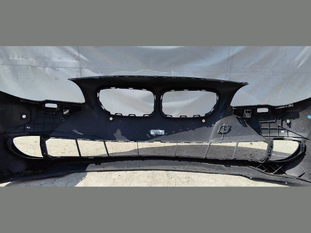 bontott BMW 5 F10 Első Lökhárító (Üresen)