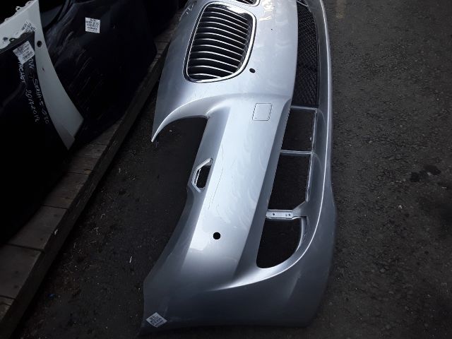 bontott BMW 5 F10 Első Lökhárító (Üresen)