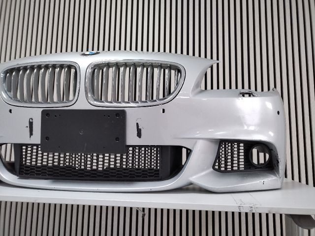 bontott BMW 5 F10 Első Lökhárító (Üresen)