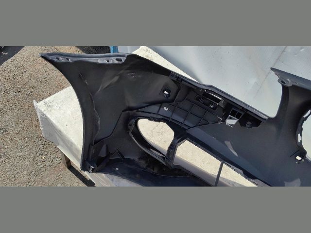 bontott BMW 5 F10 Első Lökhárító (Üresen)