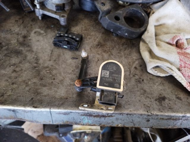 bontott BMW 5 F10 Első Xenon Szintszabályzó Jeladó