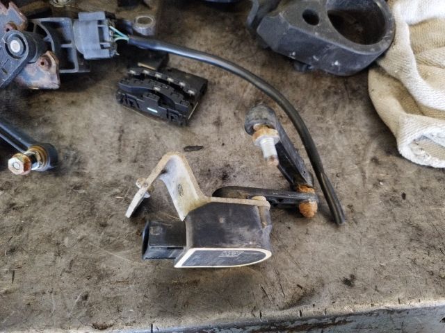 bontott BMW 5 F10 Első Xenon Szintszabályzó Jeladó